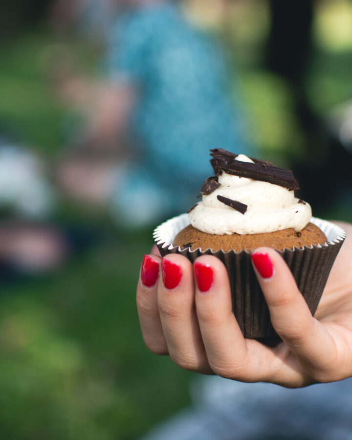 cupcakes in hand
