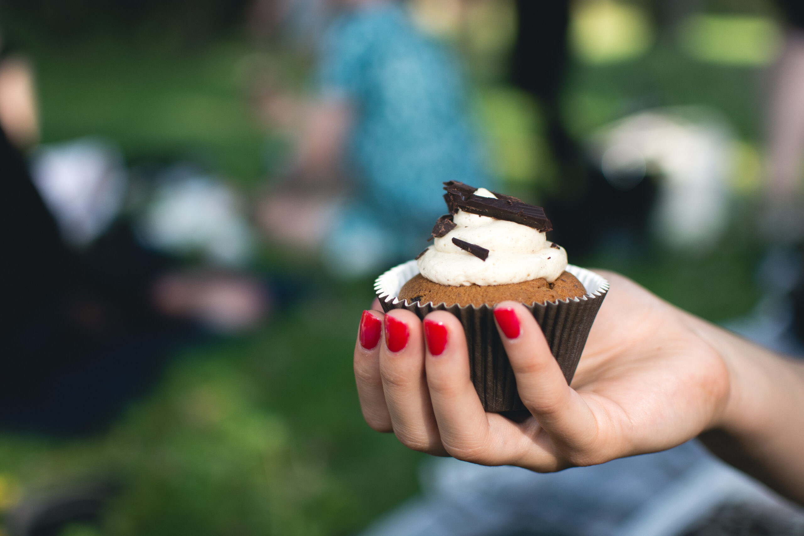 cupcakes in hand